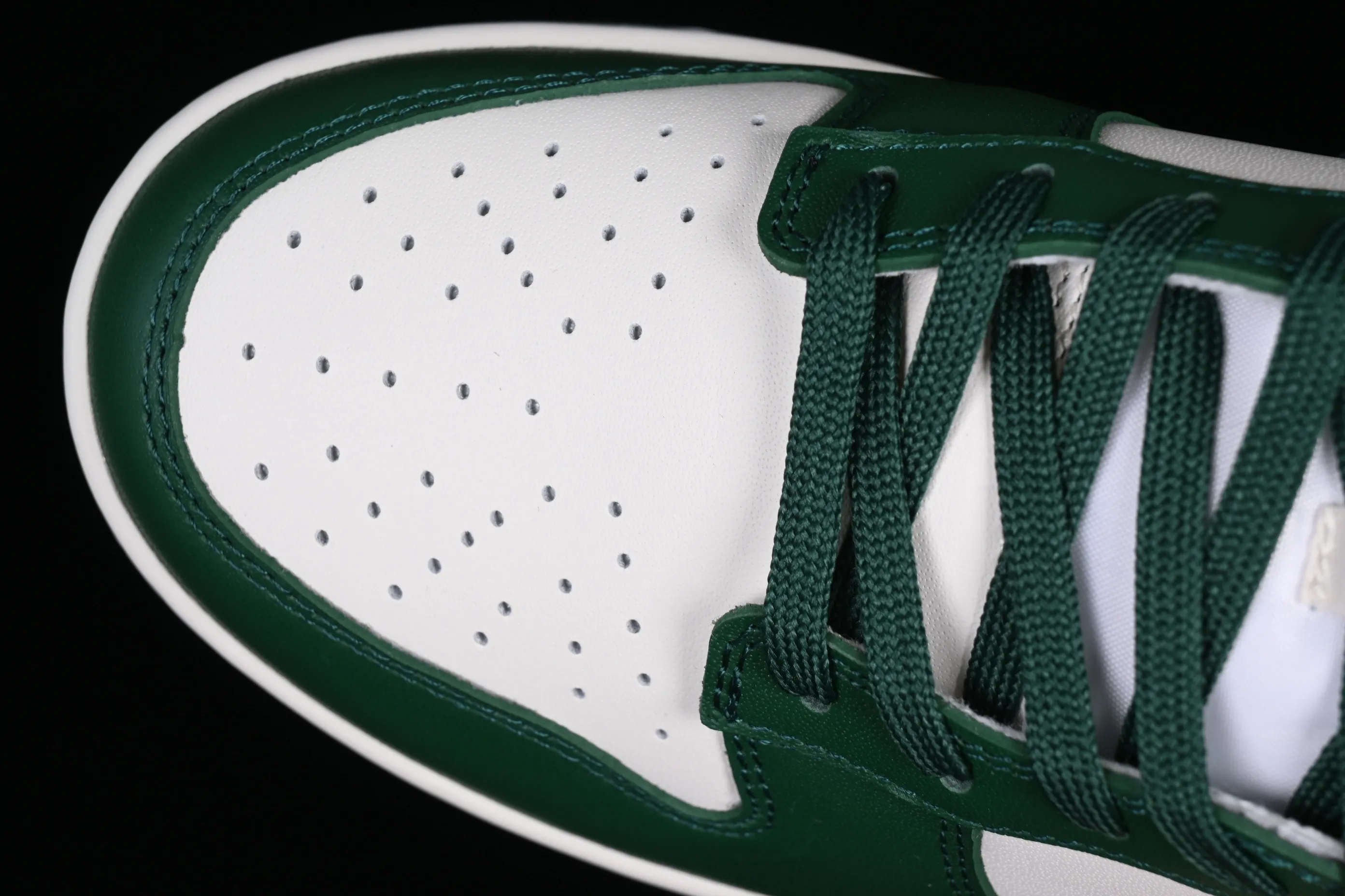 All categories Nk SB Dunk series Nk SB Dunk Low low-top sneakers C version Nk Dunk Low "Gorge Green" retro white and green SB low-top sports and leisure sneakers DD1503-300